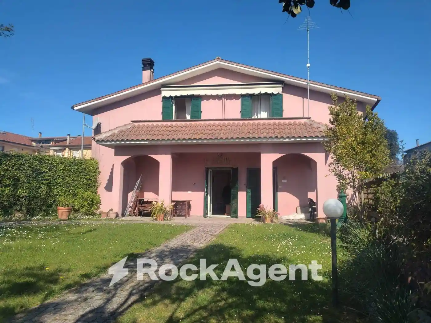 Villa in vendita a Caprarola