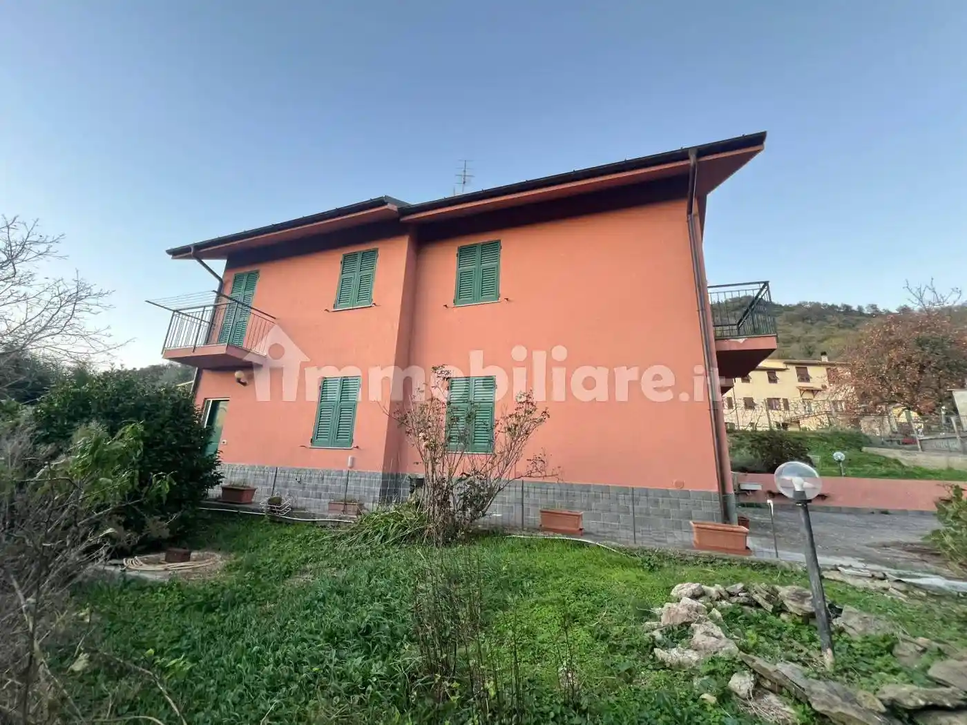 Villa in affitto a Neirone