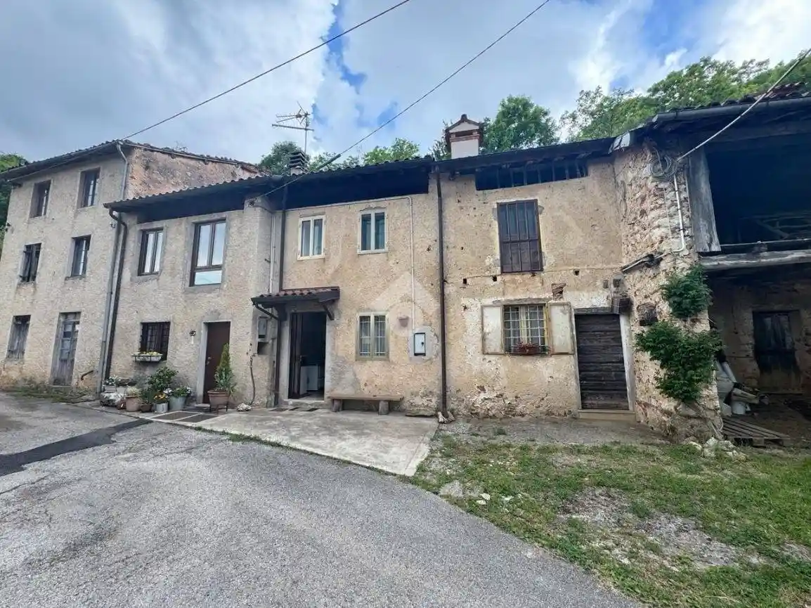 Rustico - Casale in vendita a Schio