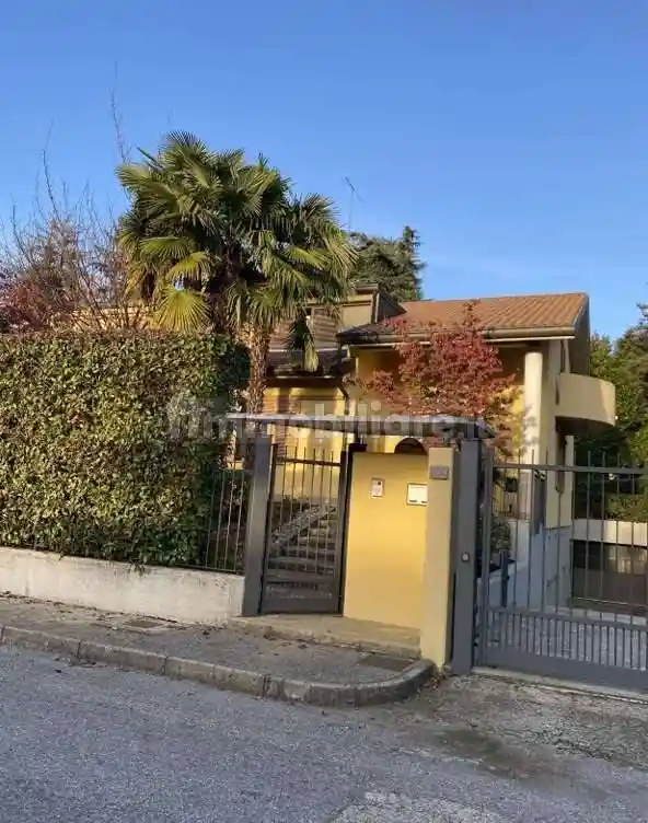 Appartamento in vendita a Verano Brianza