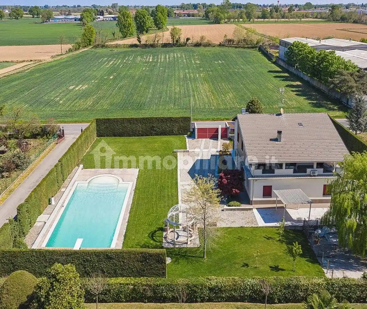 Villa in vendita a Abbiategrasso