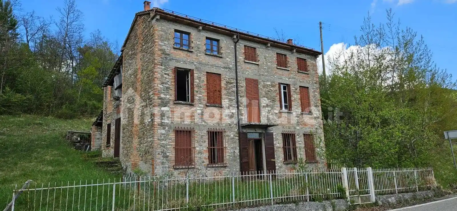 Casa indipendente in vendita a Bardi