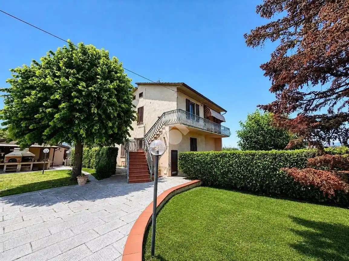 Casa indipendente in vendita a Quarrata
