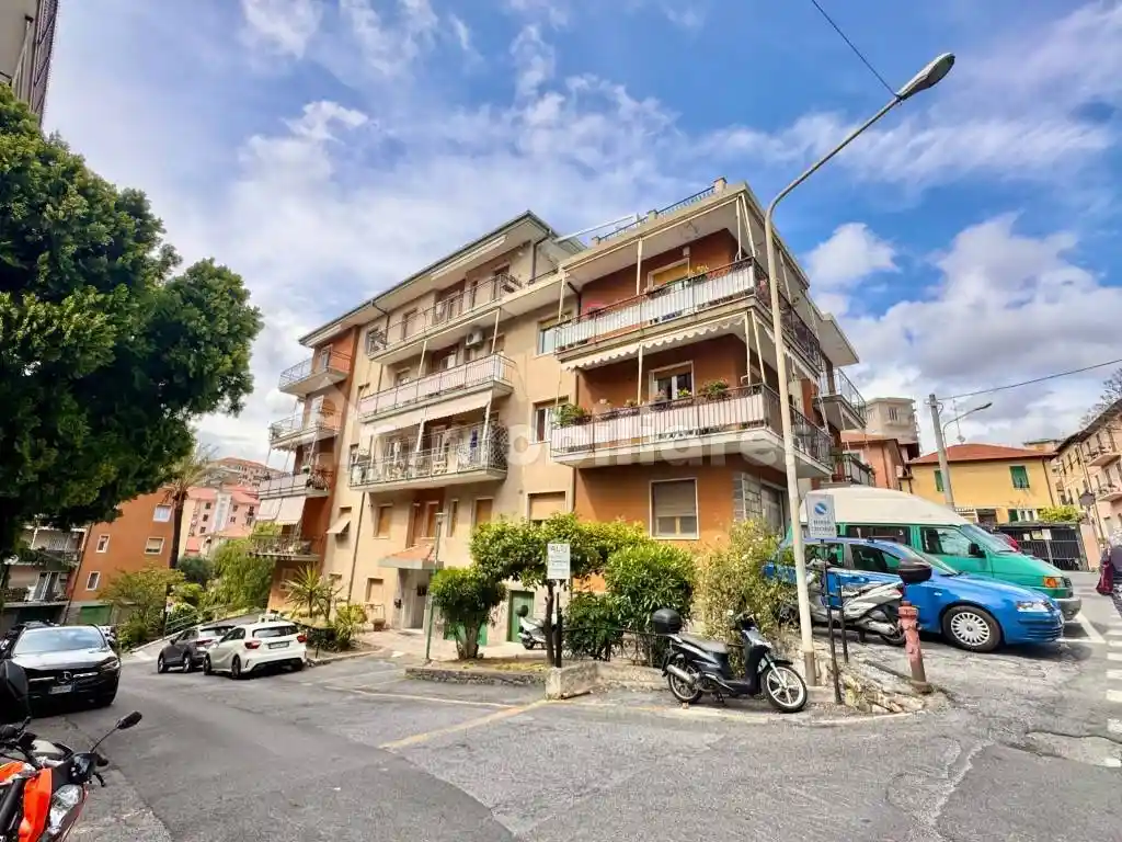 Appartamento in vendita a Imperia