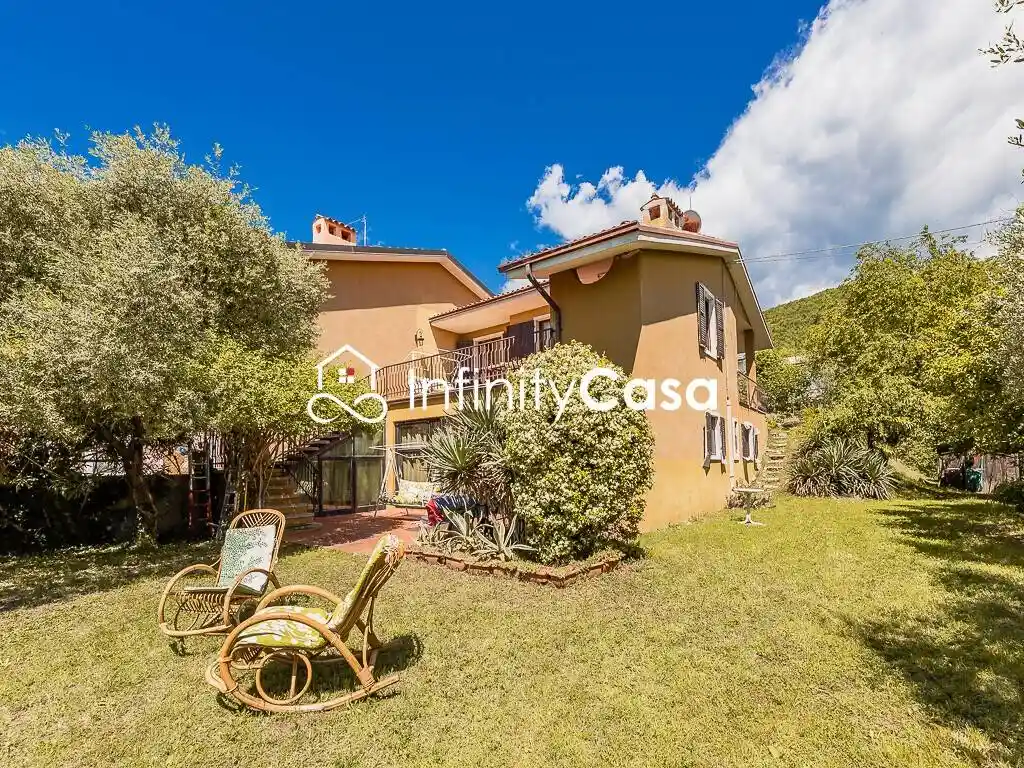 Villa in vendita a Caprino Veronese