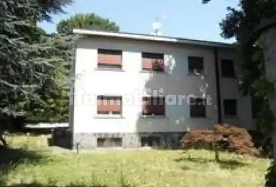 Appartamento in vendita a Carugo