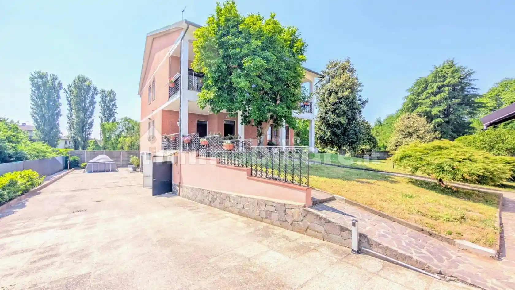 Villa in vendita a Valle Salimbene