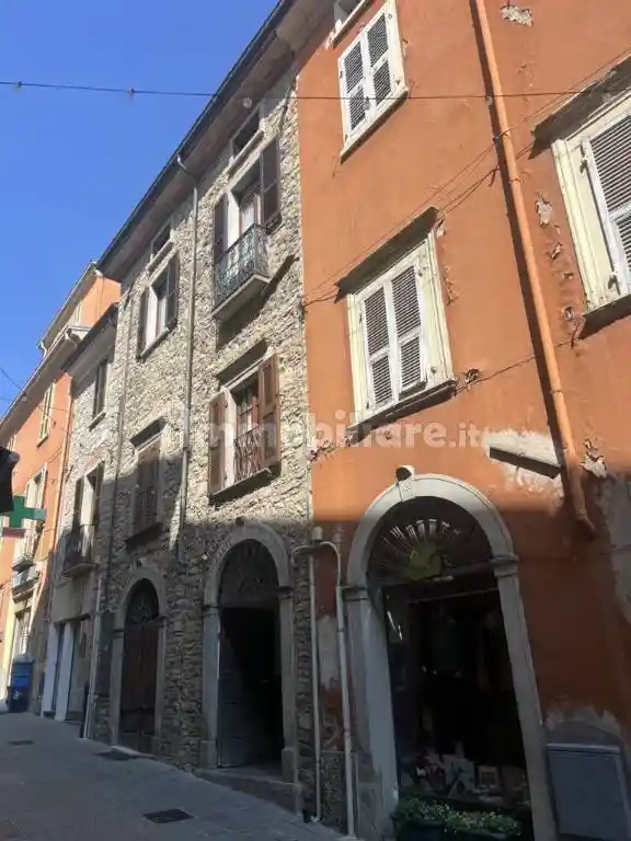 Appartamento in vendita a Bardi