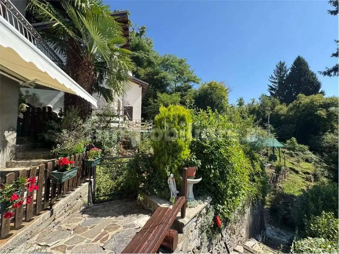 Casa indipendente in vendita a Maccagno con Pino e Veddasca