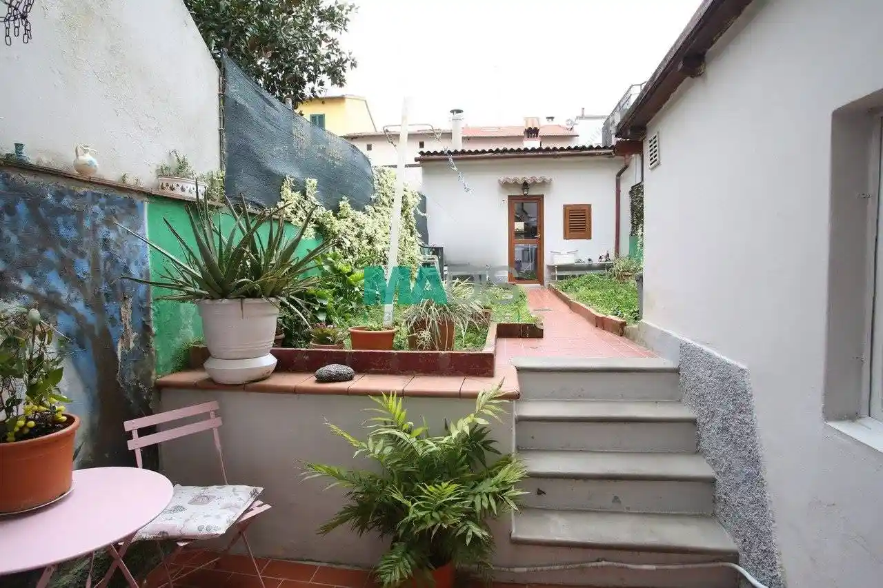 Casa indipendente in vendita a Prato