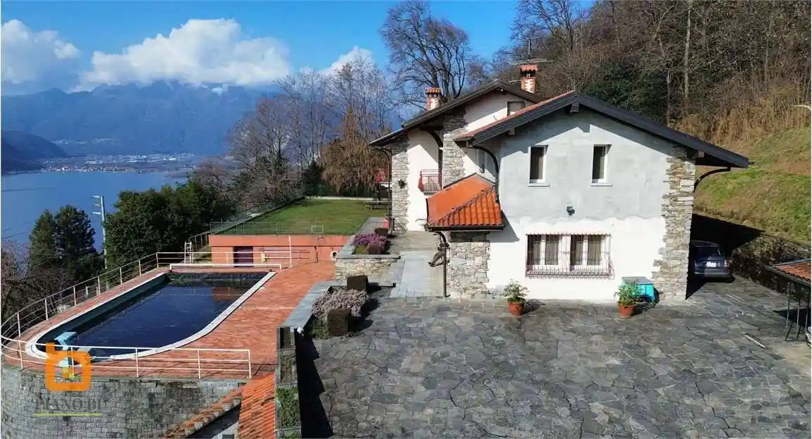 Villa in vendita a Verbania