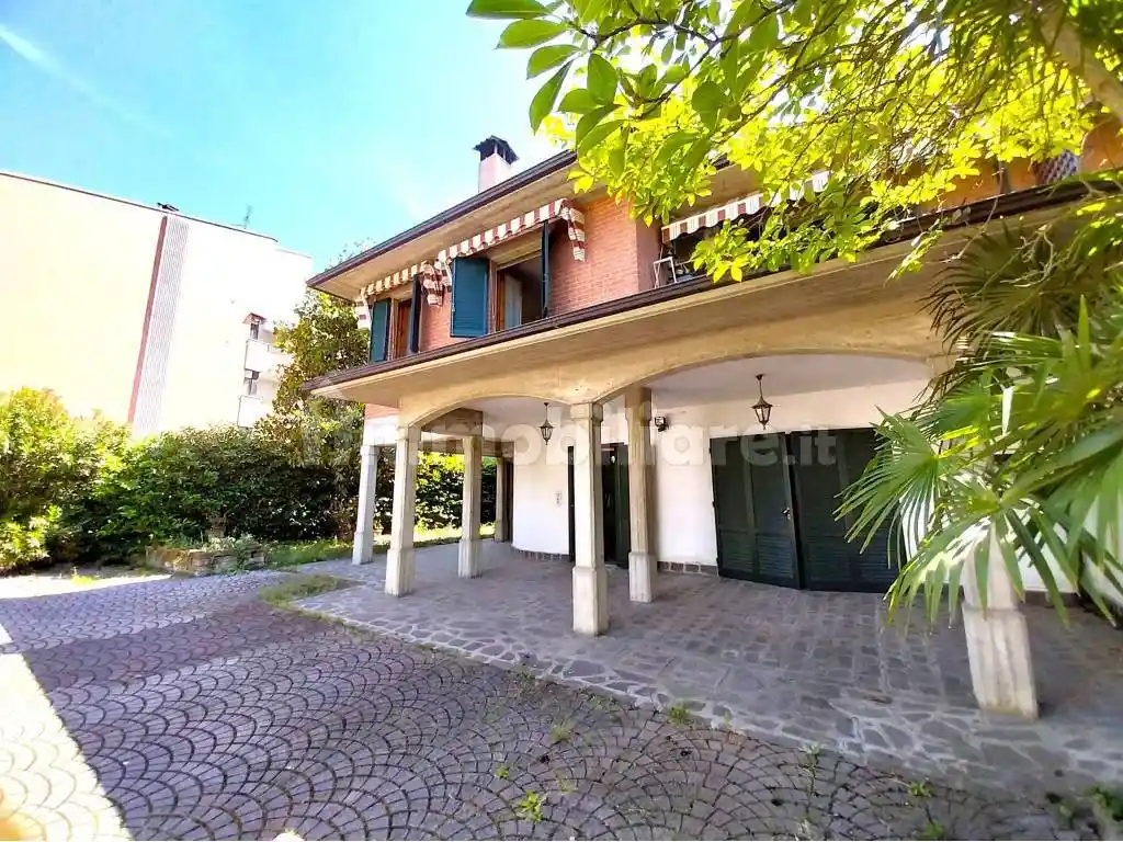Villa in vendita a Finale Emilia