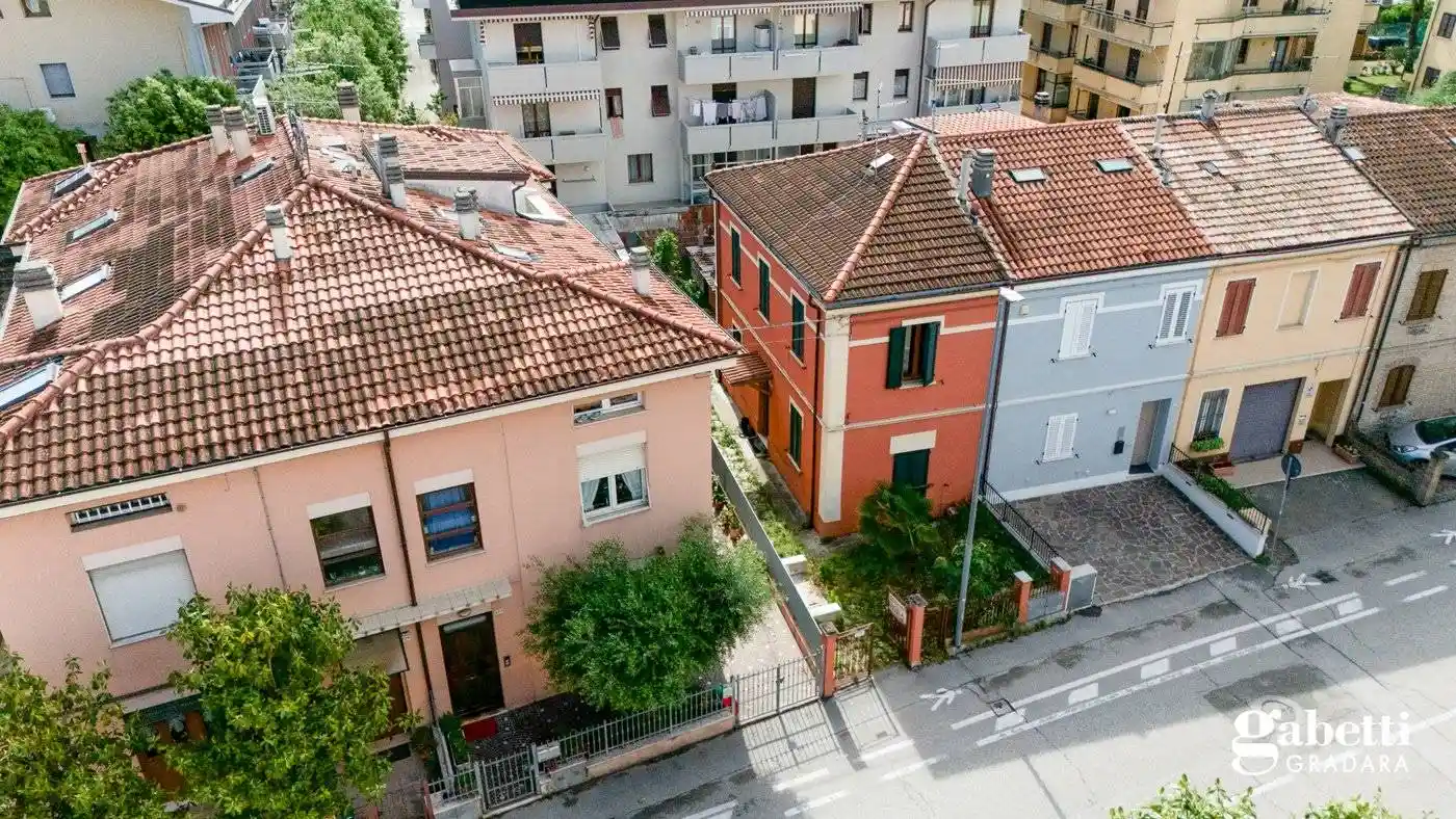 Casa indipendente in vendita a Pesaro