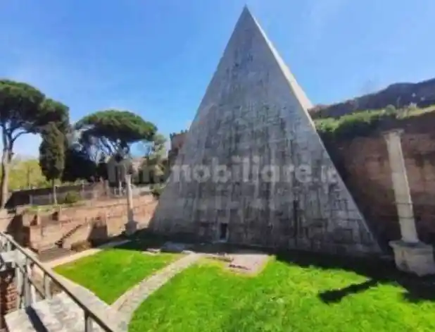 Palazzo - Edificio in vendita a Roma