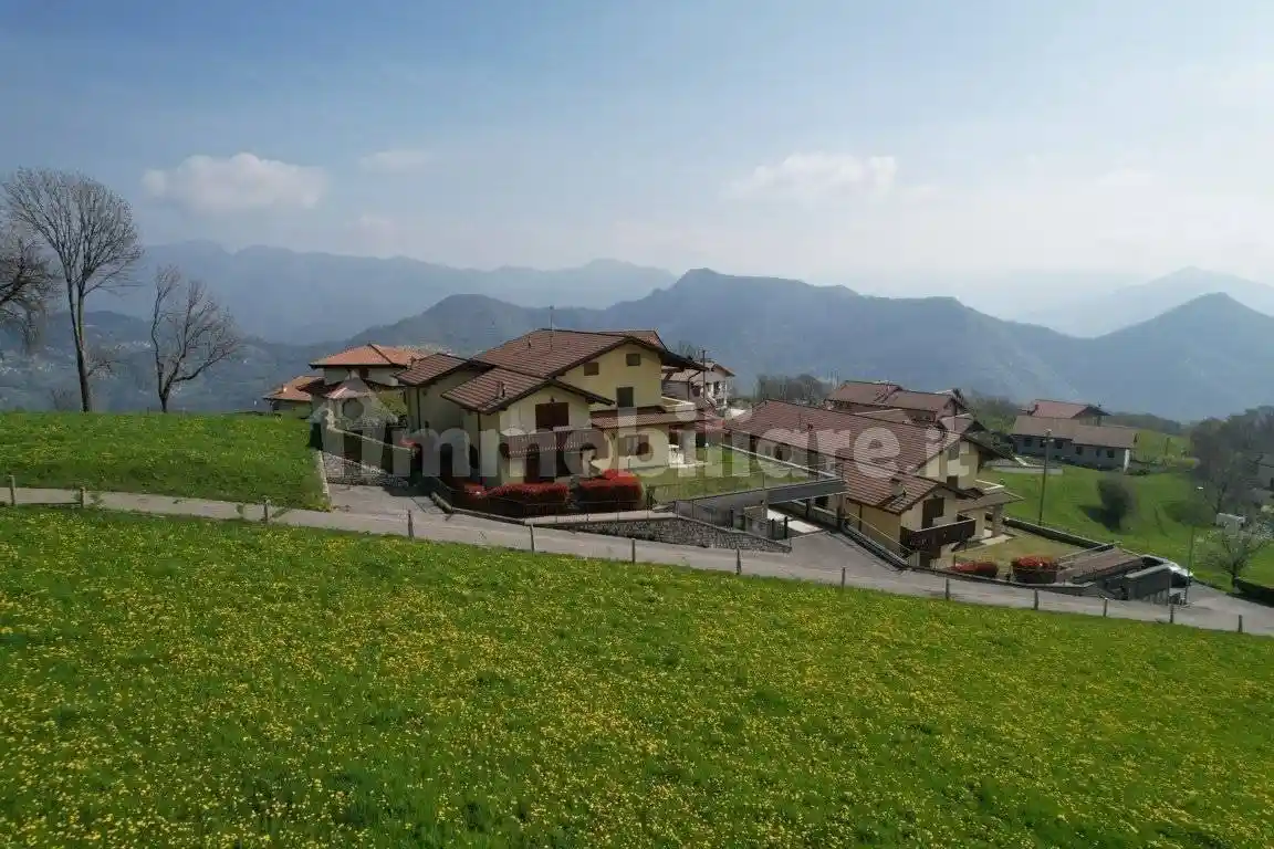 Appartamento in vendita a Roncola