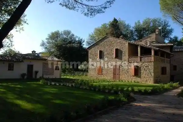 Rustico - Casale in vendita a Perugia