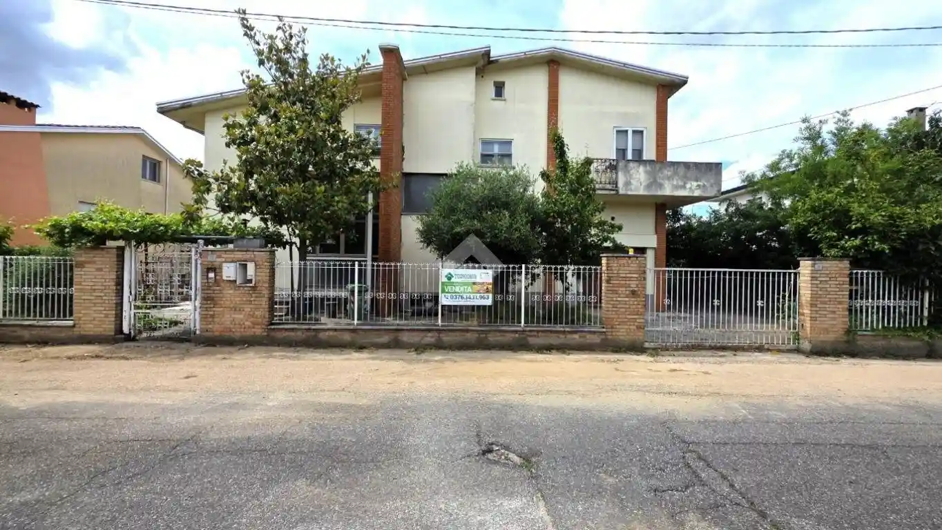 Villa in vendita a Curtatone