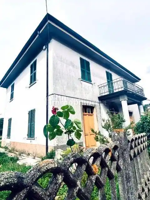 Casa indipendente in vendita a Beverino