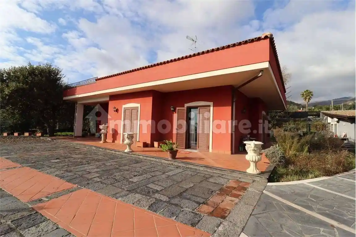Villa in vendita a Aci Sant'Antonio