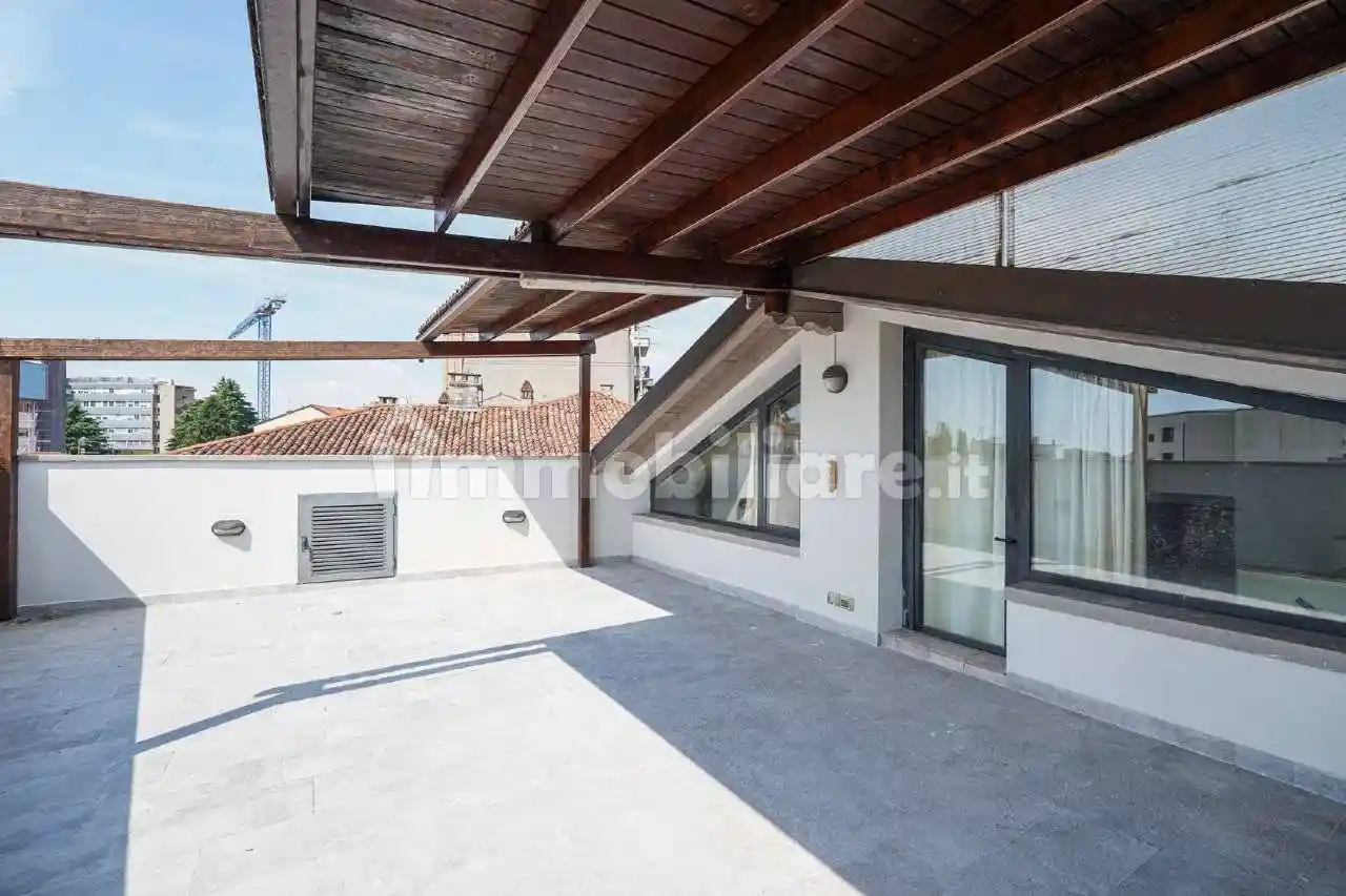 Palazzo - Edificio in vendita a Seriate