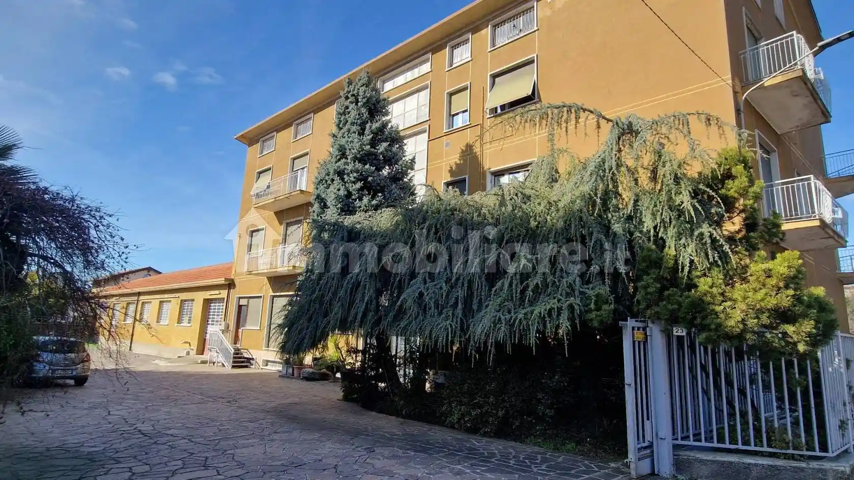 Palazzo - Edificio in vendita a Seregno