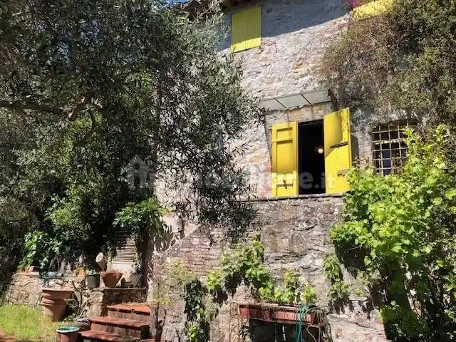 Rustico - Casale in vendita a Lucca