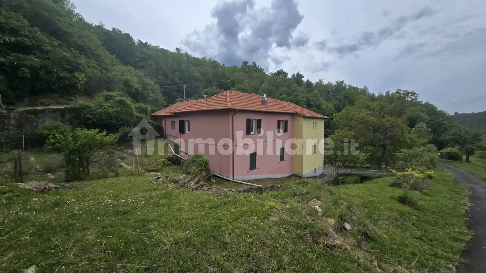 Casa indipendente in vendita a Varese Ligure