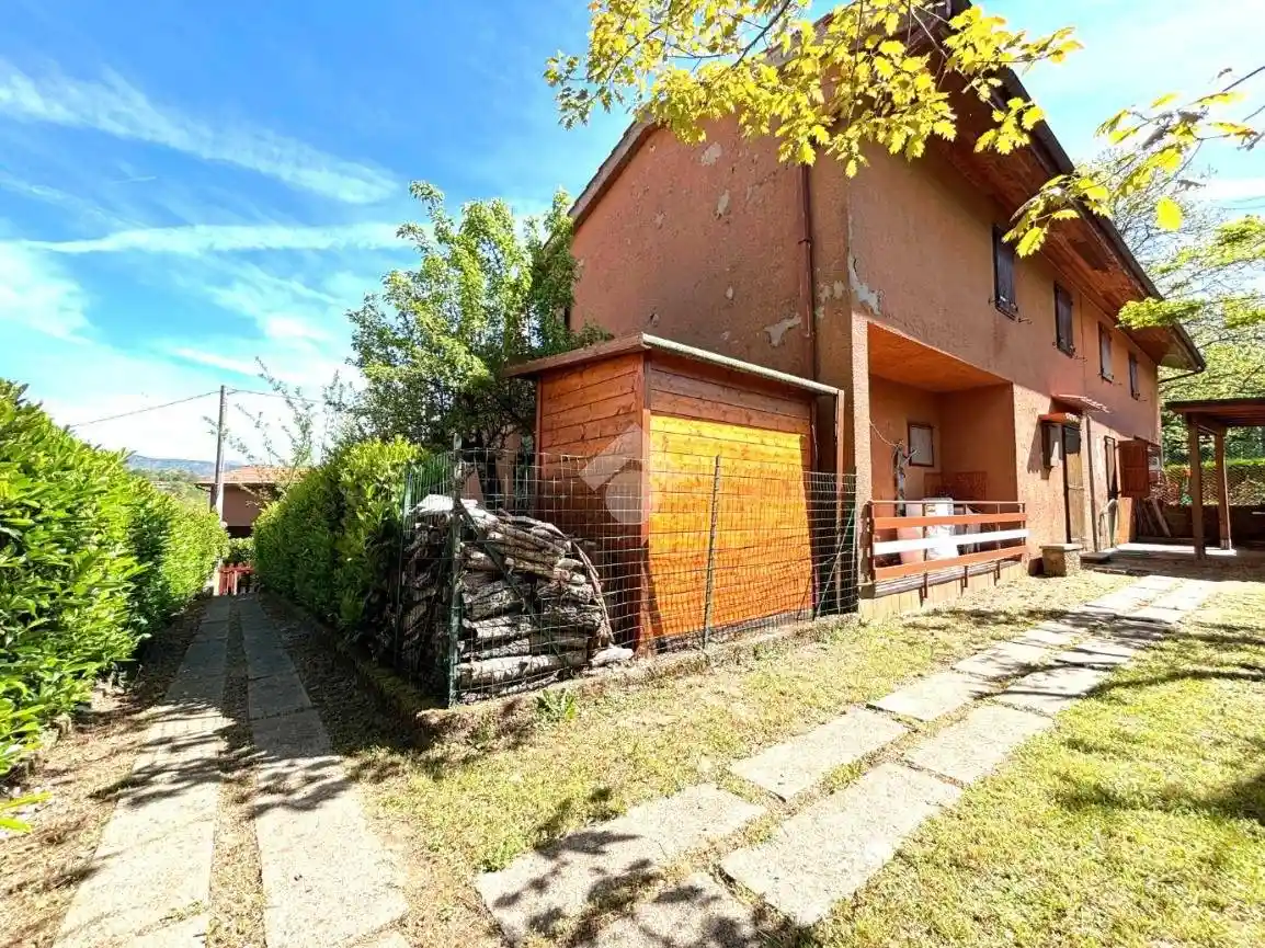 Casa indipendente in vendita a Pistoia