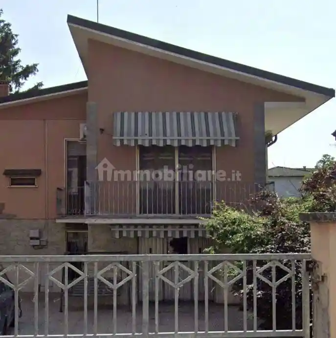 Villa in vendita a Senna Lodigiana