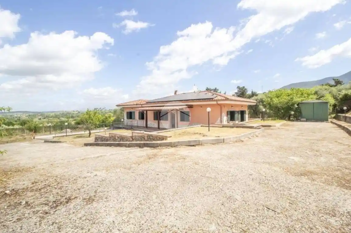 Villa in vendita a Palombara Sabina