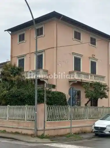 Villa in vendita a Viareggio