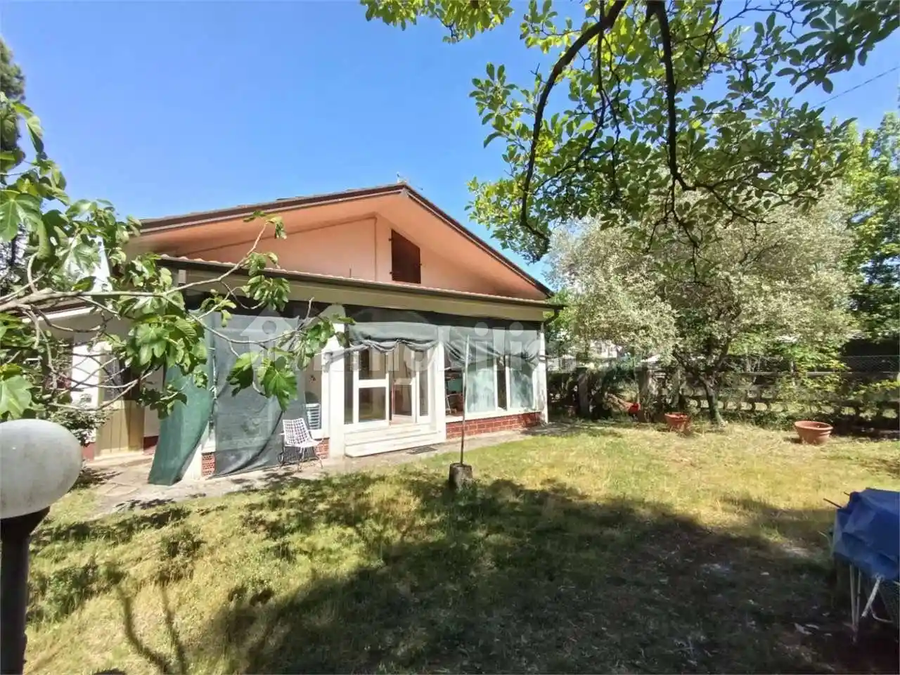 Casa indipendente in vendita a Massa