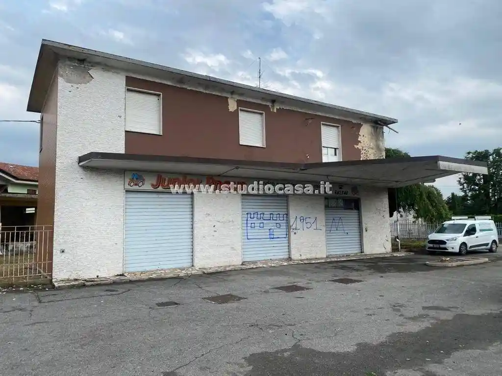 Palazzo - Edificio in vendita a Verdello