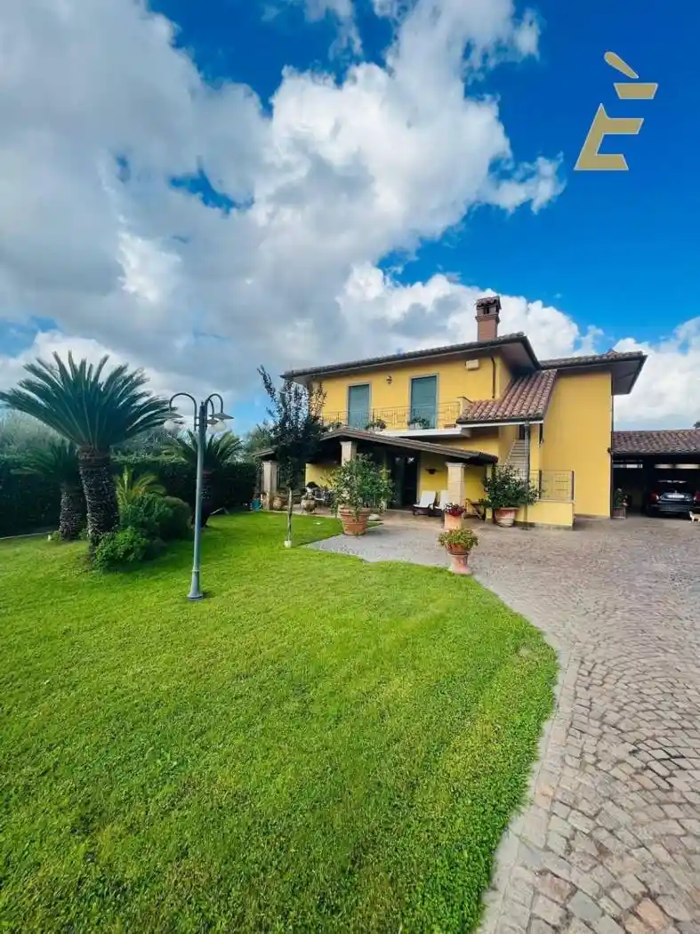Villa in vendita a Aprilia