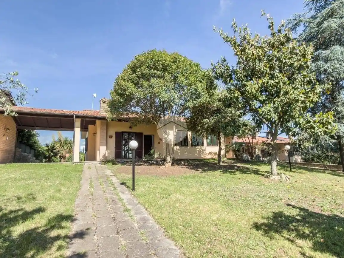 Villa in vendita a Monterosi