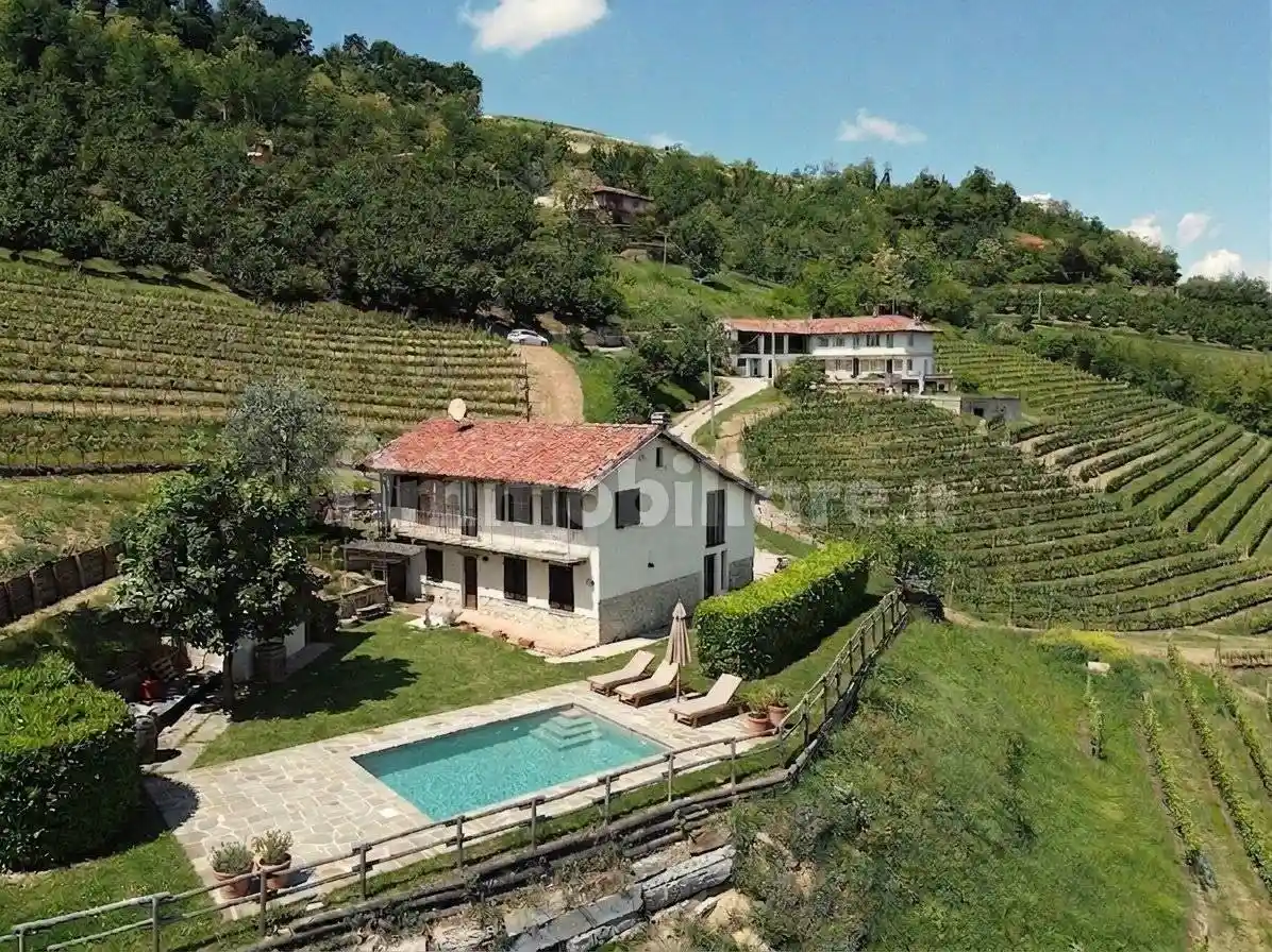 Rustico - Casale in vendita a Diano d'Alba