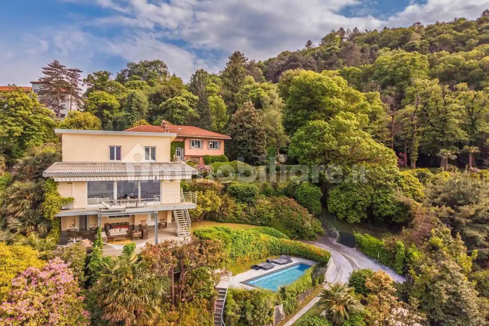 Villa in vendita a Laveno-Mombello