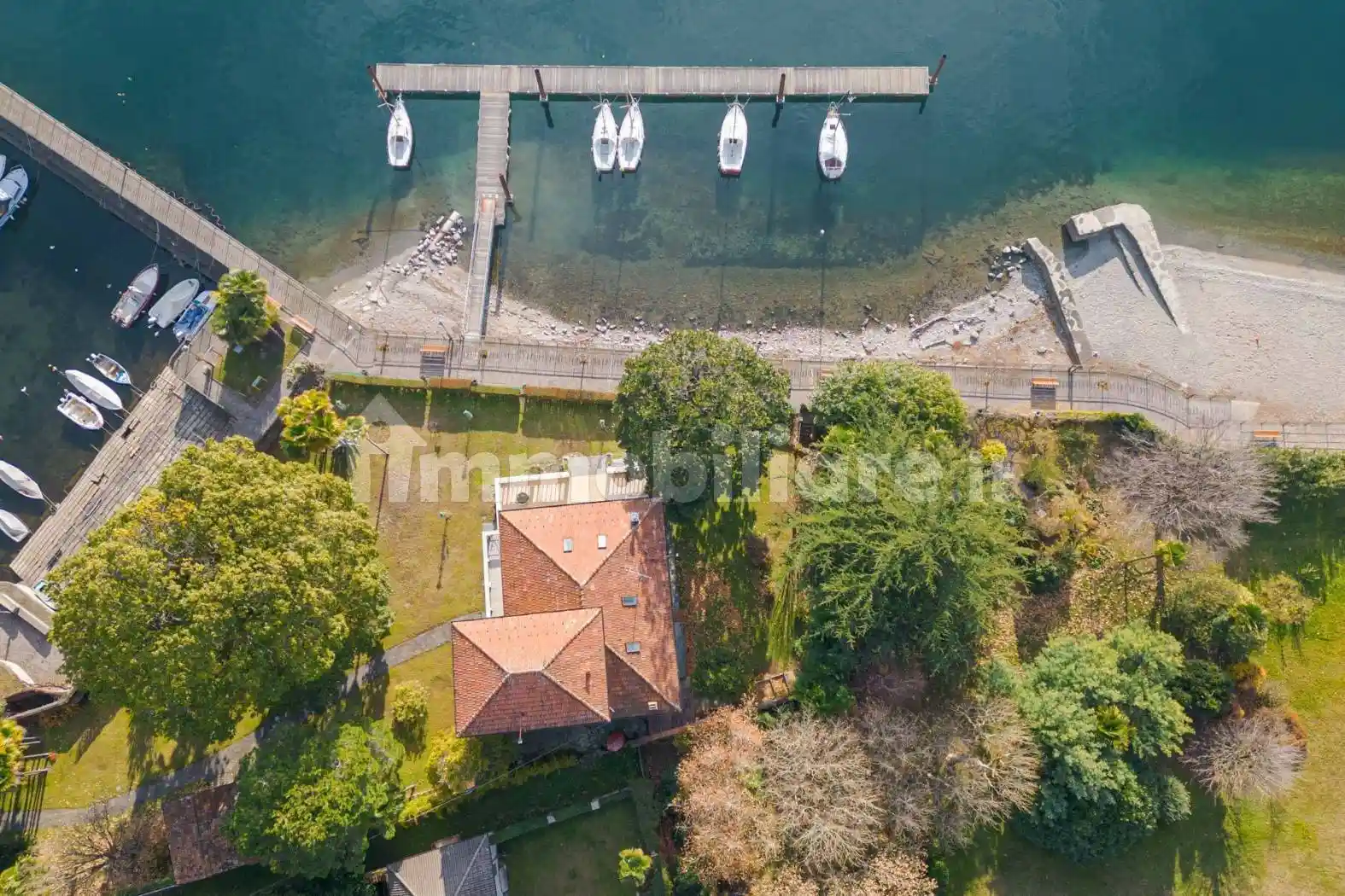 Villa in vendita a Maccagno con Pino e Veddasca