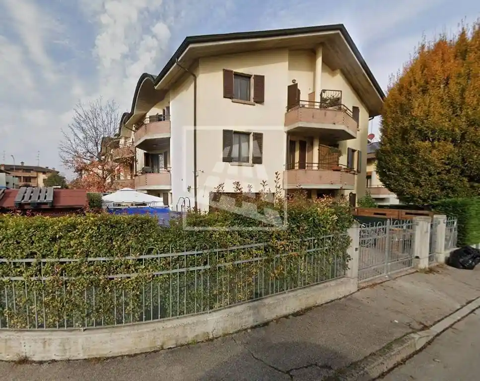 Casa indipendente in vendita a Reggio Emilia