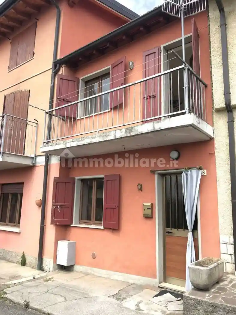 Casa indipendente in vendita a Nave