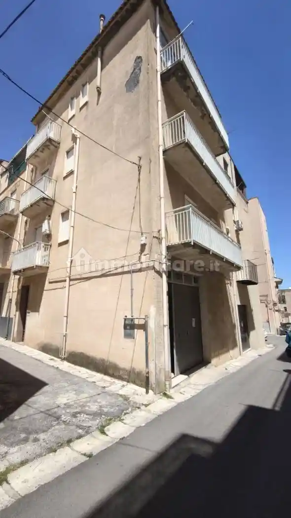 Palazzo - Edificio in vendita a Alcamo