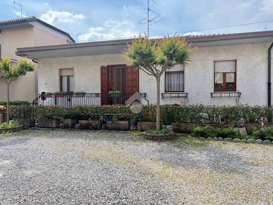 Casa indipendente in vendita a Presezzo