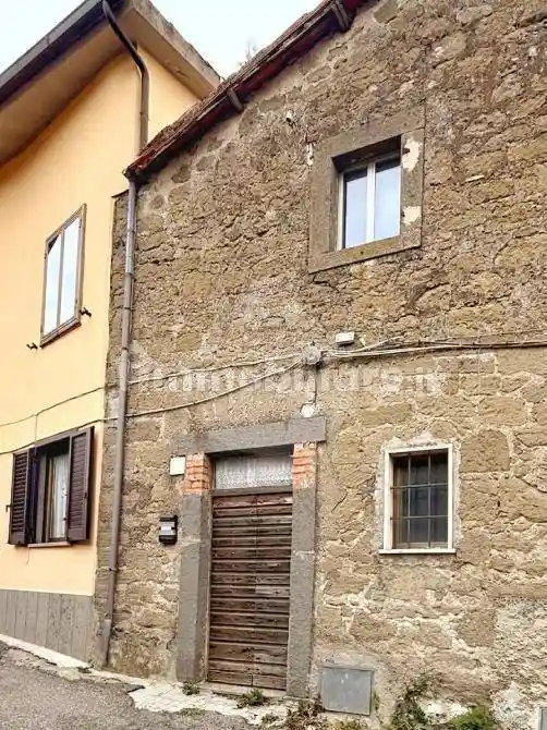 Rustico - Casale in vendita a Montefiascone