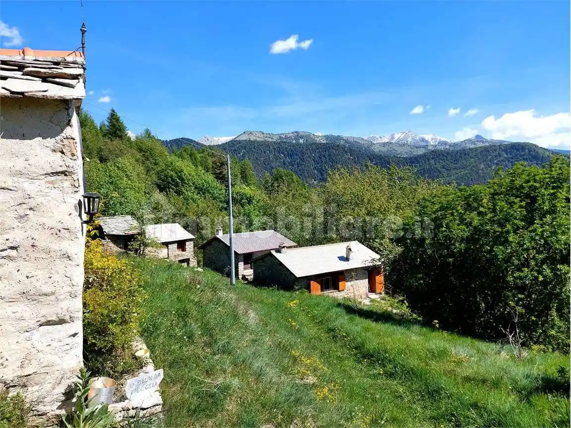 Casa indipendente in vendita a Mendatica