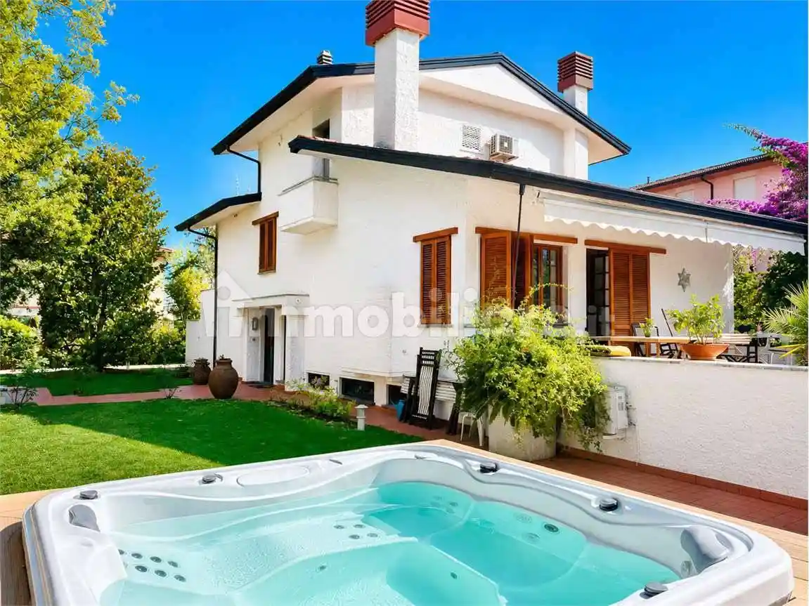 Villa in affitto a Forte dei Marmi