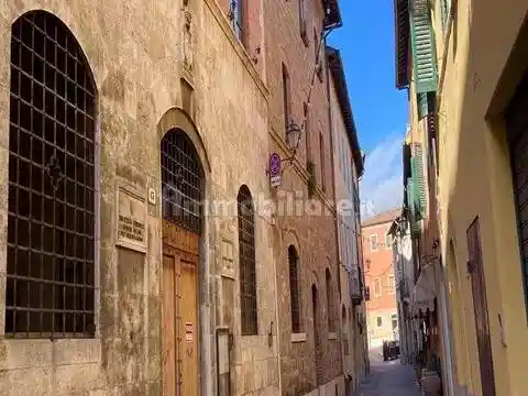 Palazzo - Edificio in vendita a San Quirico d'Orcia