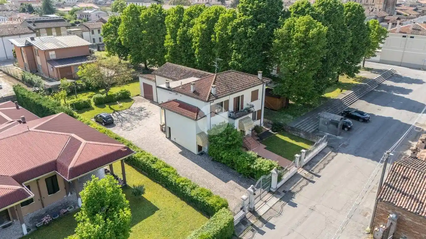 Villa in vendita a Gazzuolo