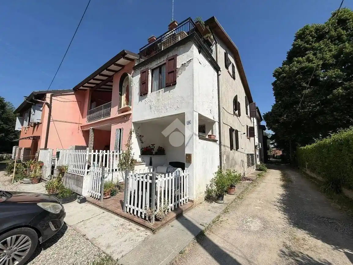 Casa indipendente in vendita a Sant'Ilario d'Enza