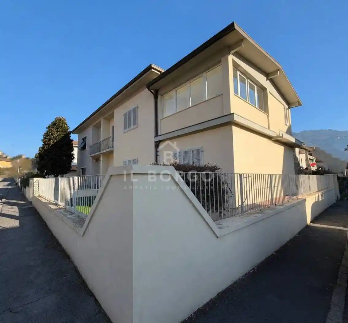 Casa indipendente in vendita a Pescia