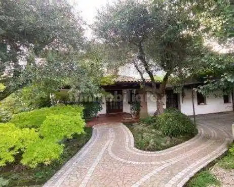 Villa in vendita a Colceresa